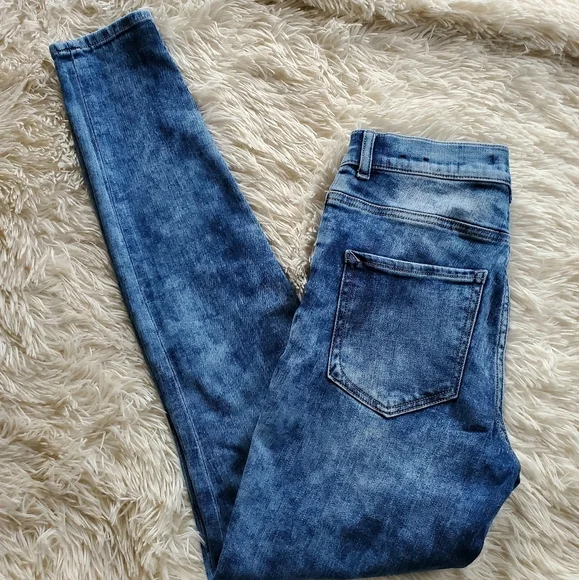 EXPRESS Faded and Destroyed Hi-Rise Jeggings - Picture 5 of 8